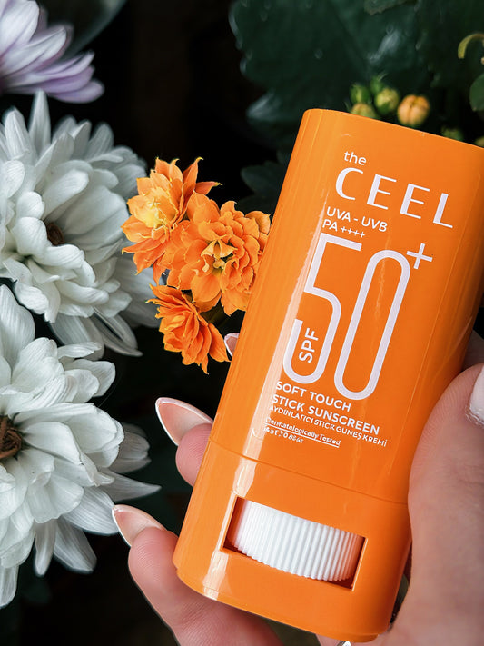 СЛЪНЦЕЗАЩИТЕН СТИК SPF50+ с озаряващ ефект и копринено усещане - 18g