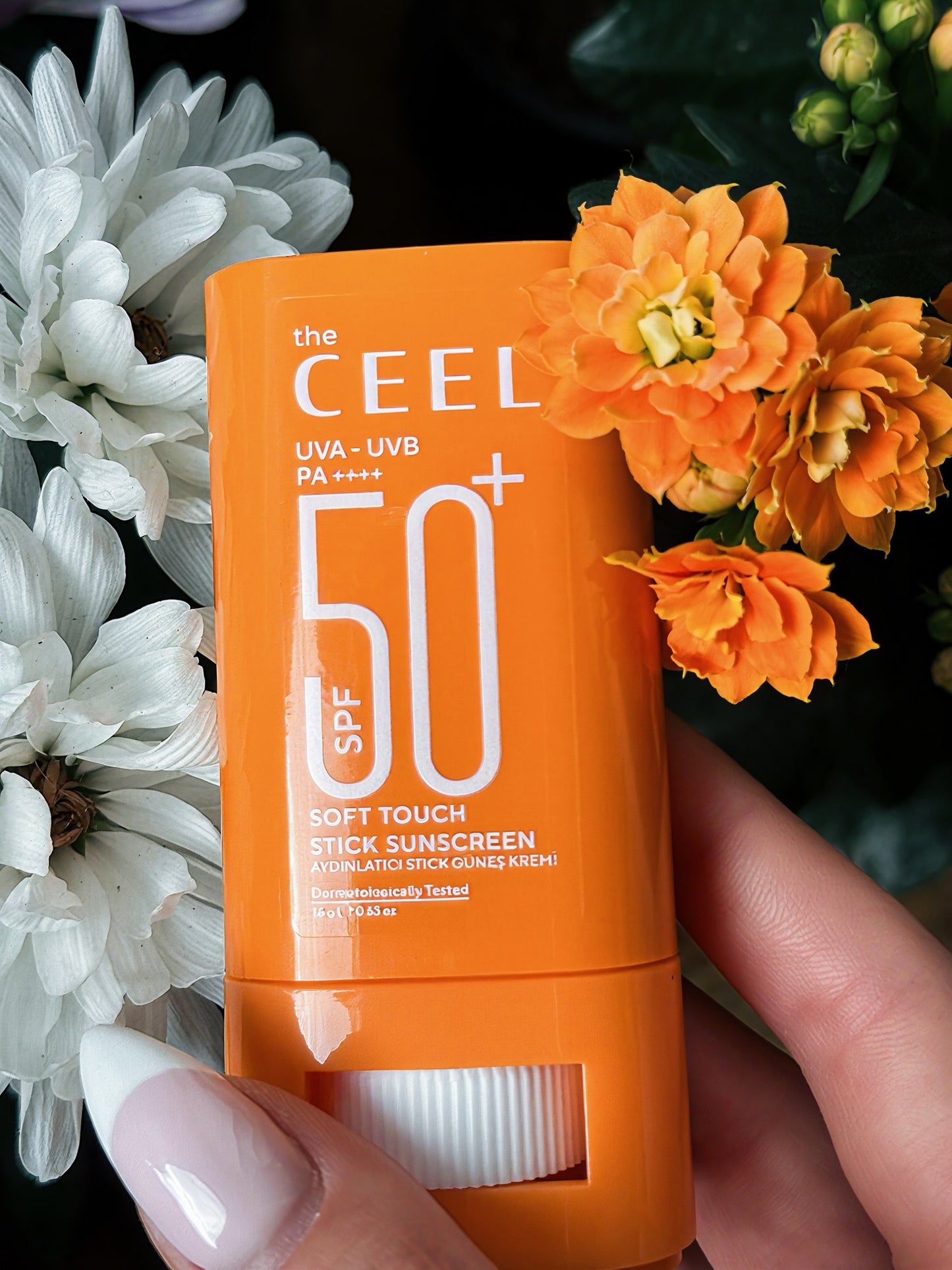 СЛЪНЦЕЗАЩИТЕН СТИК SPF50+ с озаряващ ефект и копринено усещане - 18g