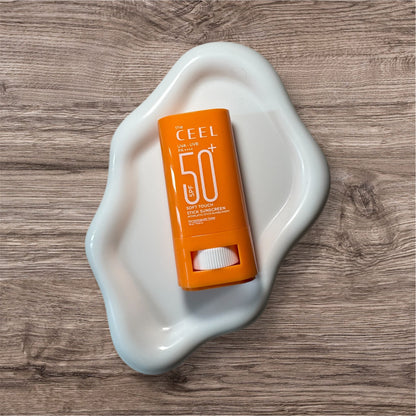 СЛЪНЦЕЗАЩИТЕН СТИК SPF50+ с озаряващ ефект и копринено усещане - 18g